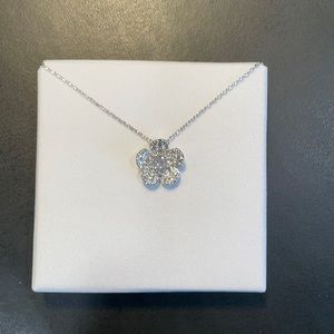 Beautiful flower necklace
